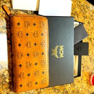 Mcm wallet like new